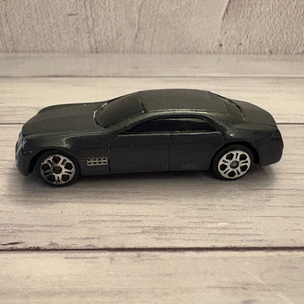 Maisto 2003 Silver Cadillac Sixteen Concept Car Diecast (SKU: 229TO)